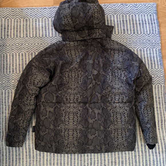 Varley Dorothy
Ski Jacket
Mono Boa XS - Picture 7 of 12
